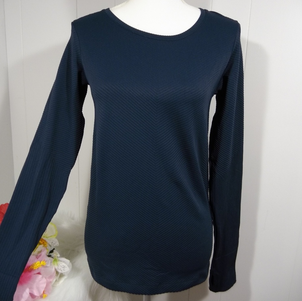 Athleta essence crew neck long sleeve size M